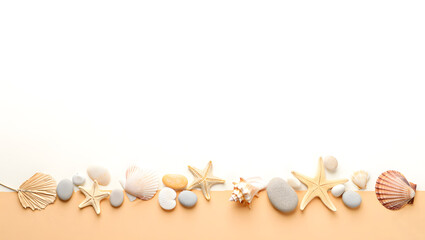 Obraz premium Assorted seashells and smooth pebbles creating a natural border.