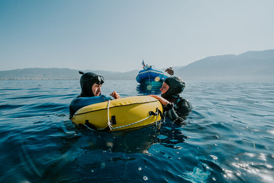 freediving class debriefing on a bouy