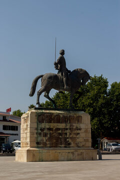 Don Nuno Alves de Pereira  equestrian statue in Batalha, Portugal