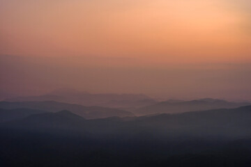 夜明け　山並み