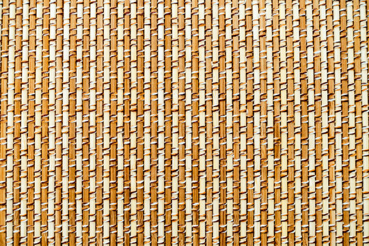 The surface of the mat is woven from light brown fine bamboo.