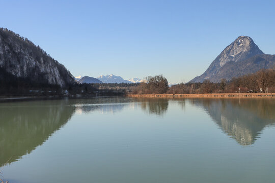 Inntal unterhalb von Kufstein; Blick in Richtung Kufstein mit dem Pendling (links) und den Kitzb&uuml;heler Alpen in der Bildmitte