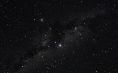 Obraz premium Title: a night sky filled with countless stars and a faintly visible milky way galaxy stretching across the dark expanse creating a serene and celestial scene