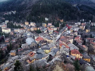 Fototapeten Naturpark Sestola, Emilia-Romagna, Italy, tourist town in the Modena Apennines, panorama  © frizio