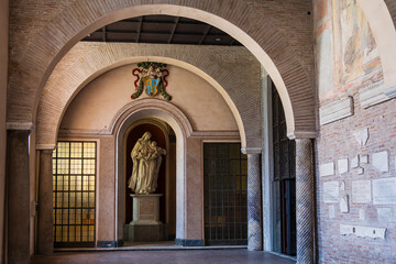 Fototapeta premium Interior of the Basilica di Santa Sabina, Rome, Italy