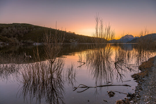Cuando el agua del lago est&eacute; quieta, podremos aprovechar los elementos emergentes para encontrar sus reflejos; y si el agua est&aacute; en movimiento, tendremos que congelarla con efectos fotogr&aacute;ficos.
