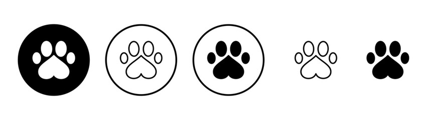 Fototapeta premium Paw icon vector. paw print sign and symbol. dog or cat paw