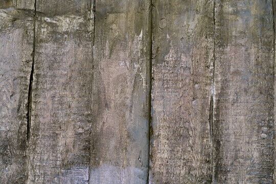 Mur en b&eacute;ton. Traces des planches du coffrage.