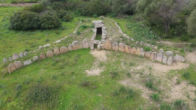Antica Tomba dei Giganti in Sardegna, Su Picante