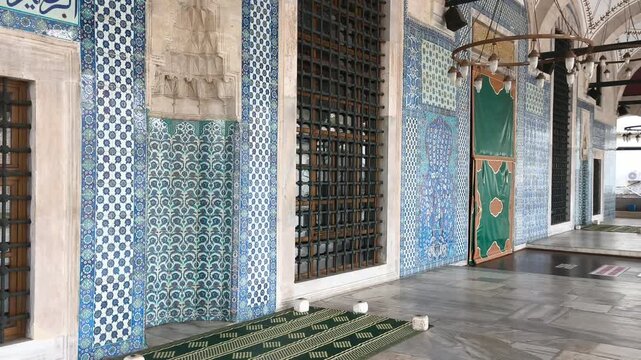 Ottoman Architecture and Historical Atmosphere in the Courtyard of R&uuml;stem Pasha Mosque