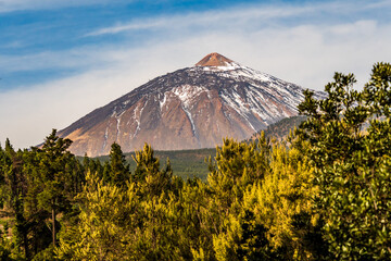Paisaje con el pico del Teide y nubes en la isla de Tenerife © CarlosHerreros