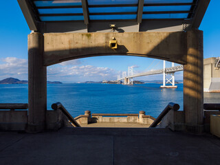瀬戸大橋記念公園から望む瀬戸大橋と瀬戸内海　香川県