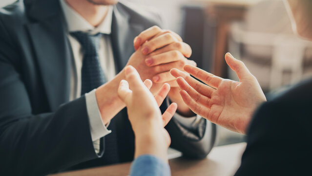 Meeting and presentation at the desk