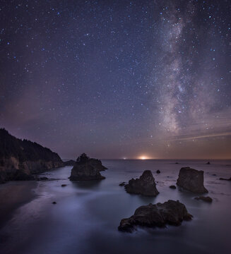 Milky Way over sea stacks along the coastline in the Pacific Ocean, Samuel Boardman State Park, Oregon, USA