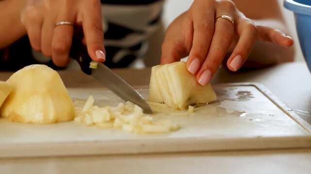 How to slice a pear in simple steps at home with a knife on a cutting board