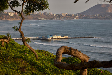 Fototapeta premium stunning view from the Malecón de Miraflores captures the essence of Lima’s sophisticated coastal lifestyle. As the golden hour light hits the iconic La Rosa Náutica pier.