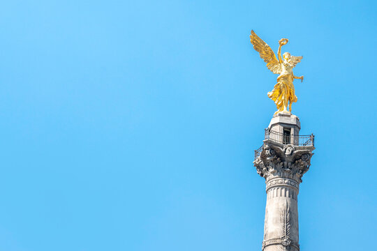 Angel of independence monument in mexico city reaching the sky