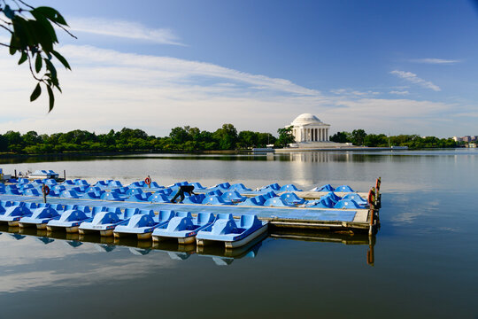 Jefferson Memorial with pedal boats in the tidal basin on a nice day.