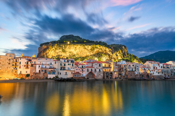 Obraz premium Cefalu, Sicily, Italy on the Tyrrhenian Sea