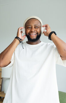 V-shaped figure exhibiting single vertical symmetry axis in diagram, indicating one symmetry