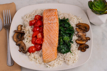 baked salmon with tomatoes and spinach