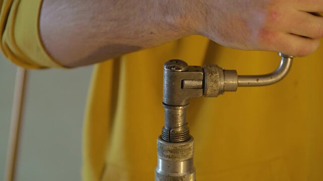 Ratchet Hand Tool Mechanical Clicking Sound, Rotating Socket Wrench Gear Close Up