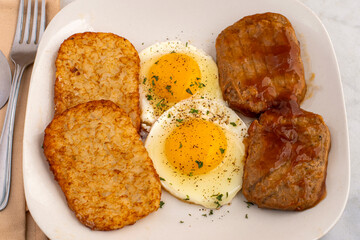 frried eggs  with salisbury steak and hash browns