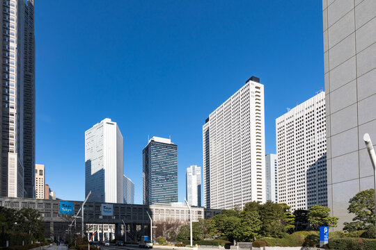 (東京都ｰ都市風景)青空の新宿高層ビル１