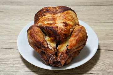 豪華な丸鶏のローストチキン