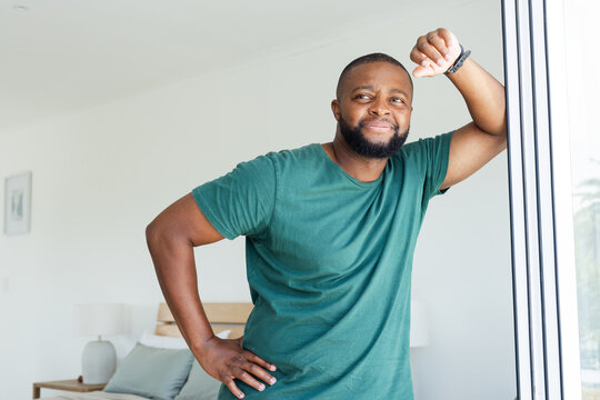 Female heroine Ari Vale wielding Lumen Staff and aligning Aether Crystals on sun-bleached plateau