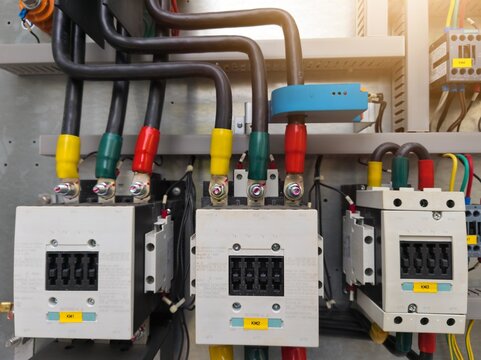 Technology electrical control for Installation the three phase main contactors to running machine high power