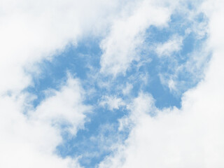 Obraz premium A wide angle shot of a clear blue sky filled with soft, fluffy white cumulus clouds. Perfect for background, sky replacement, or nature-themed projects.