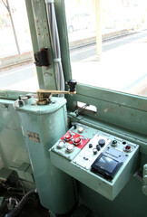 レトロな路面電車の運転席