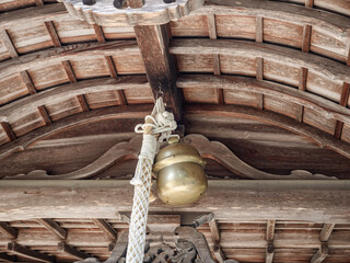 福住に響く清純。住吉神社の茅葺きと鈴の調べ