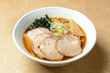 チャーシュー入り醤油ラーメン