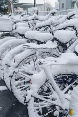 雪の積もる自転車