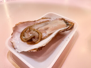 冬が旬の真牡蠣。刺身で食べる新鮮な牡蠣。