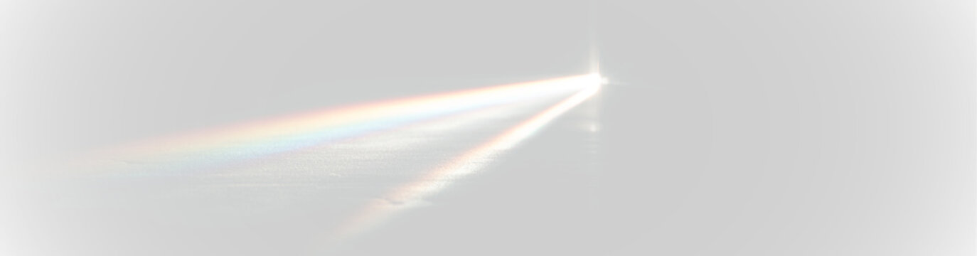 Shimmering sun sparkle with radiant halo, smooth flowing rays, and subtle light particles. png
