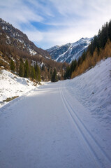 Obraz premium Country-ski slopes near the village of Lillaz. Lillaz is a small village in the Cogne valley, side branch of the main Aosta valley (Northern Italy), at the foot of the Gran Paradiso massif.