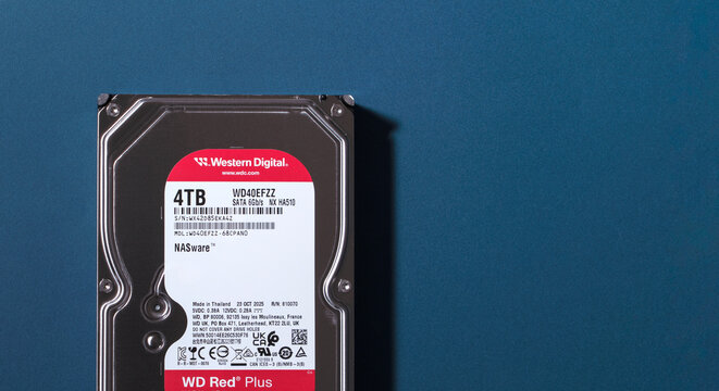 WD Red, Western digital Red. HDD. ウエスタンデジタルのHDDのRed.	
