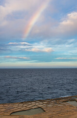 Tęcza nad solnicami na Gozo 2026 © Krzysiek Cegiełka