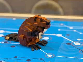 Naklejka premium Brown beaver brick model on blue surface