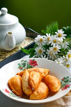 Golden Curry Puffs With Tea Set