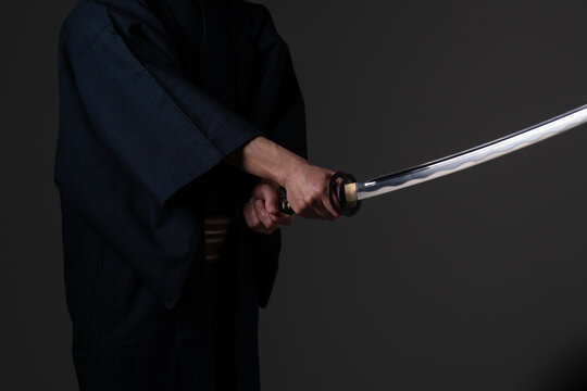 男性　日本刀　着物