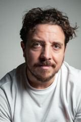 Fototapeta premium Intimate Portrait of a Man Showing Sincerity and Vulnerability with a Direct Gaze