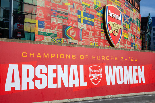 Arsenal Women European Champions Sign at the Emirates Stadium