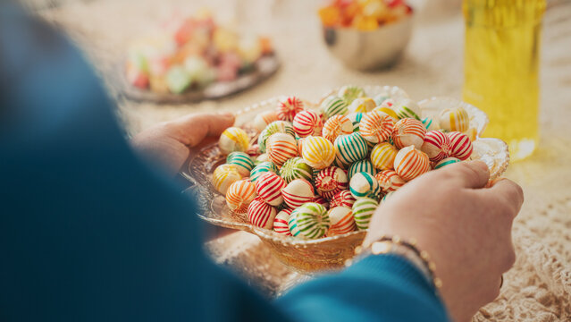Visiting relatives and offering candy during Eid al-Fitr celebration