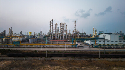 Fototapeta premium Refinery and chemical plant complex