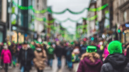 Naklejka premium Blurred bokeh background of St. Patrick's Day carnival on the street of Dublin, March 17, Ireland, silhouettes of people in green hats and scarves, green garlands in out of focus, Irish holiday, crowd