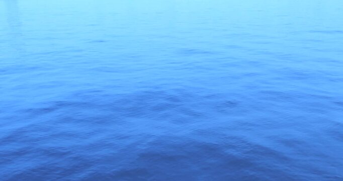 東京湾の穏やかな青い水面のテクスチャ